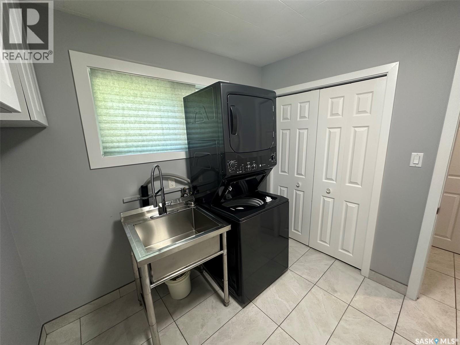 142 2Nd Avenue W, Central Butte, SK - Indoor