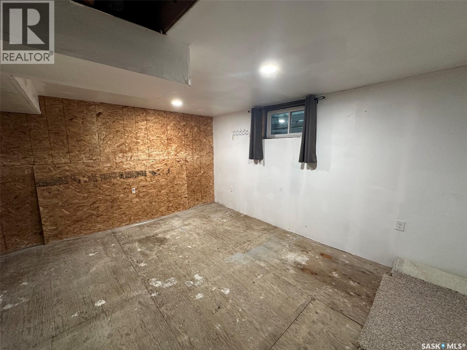 142 2Nd Avenue W, Central Butte, SK - Indoor