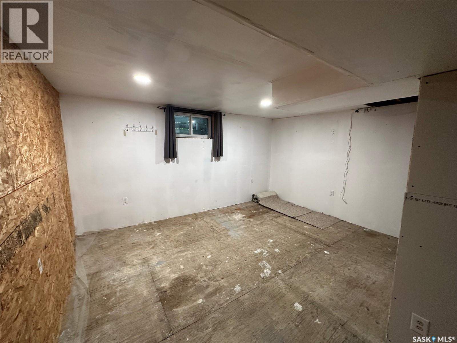 142 2Nd Avenue W, Central Butte, SK - Indoor Photo Showing Basement