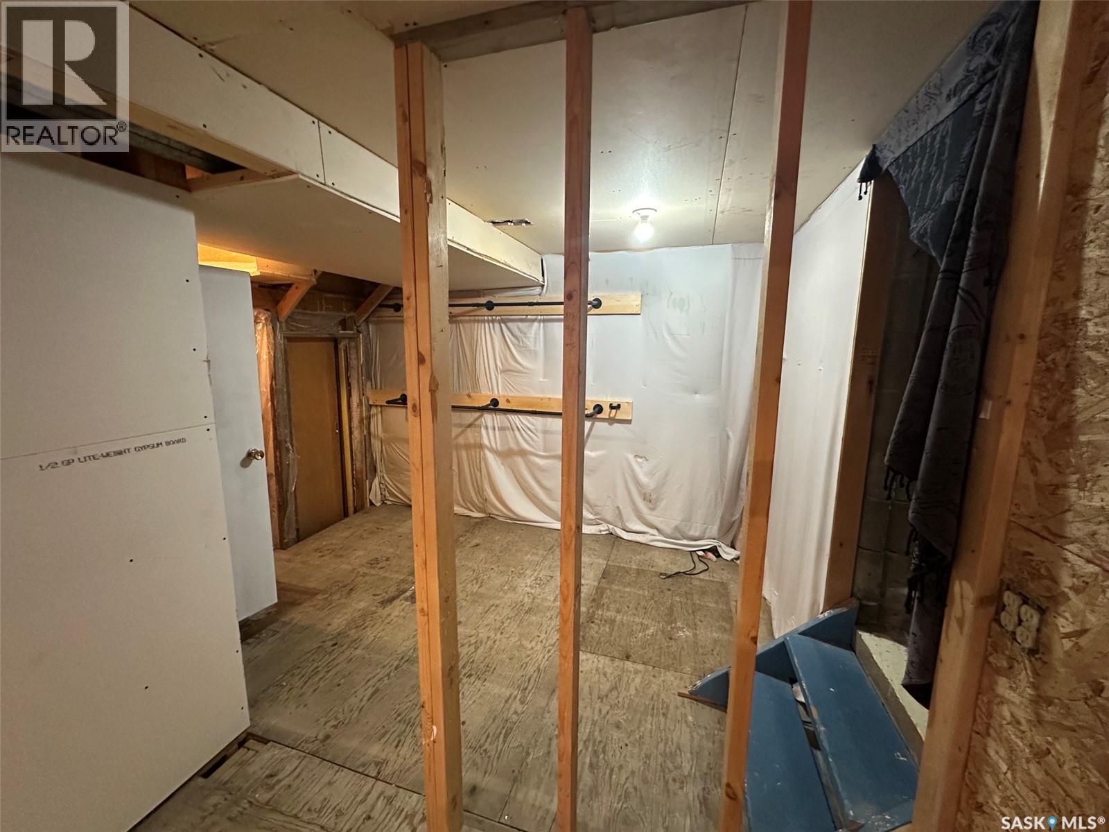 142 2Nd Avenue W, Central Butte, SK - Indoor Photo Showing Basement