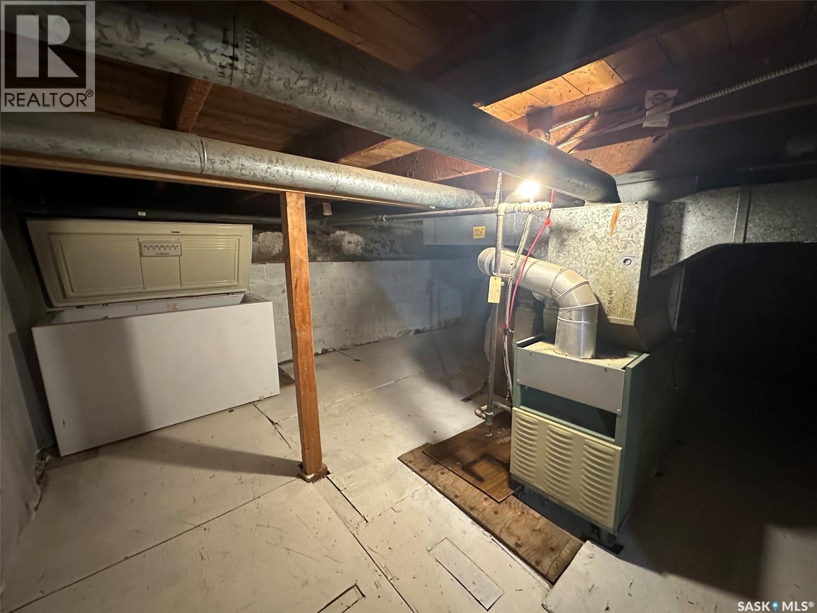 142 2Nd Avenue W, Central Butte, SK - Indoor Photo Showing Basement