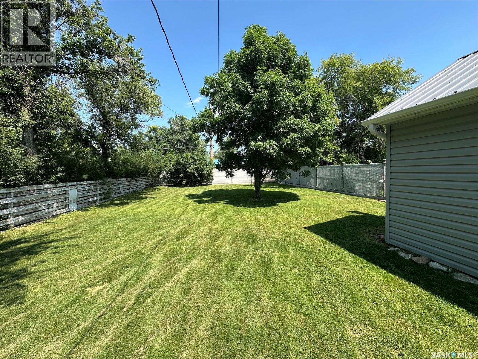 142 2Nd Avenue W, Central Butte, SK - Outdoor