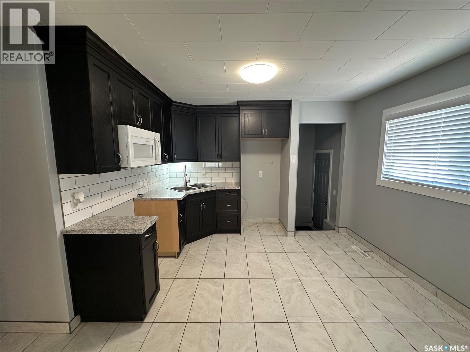 142 2Nd Avenue W, Central Butte, SK - Indoor Photo Showing Kitchen