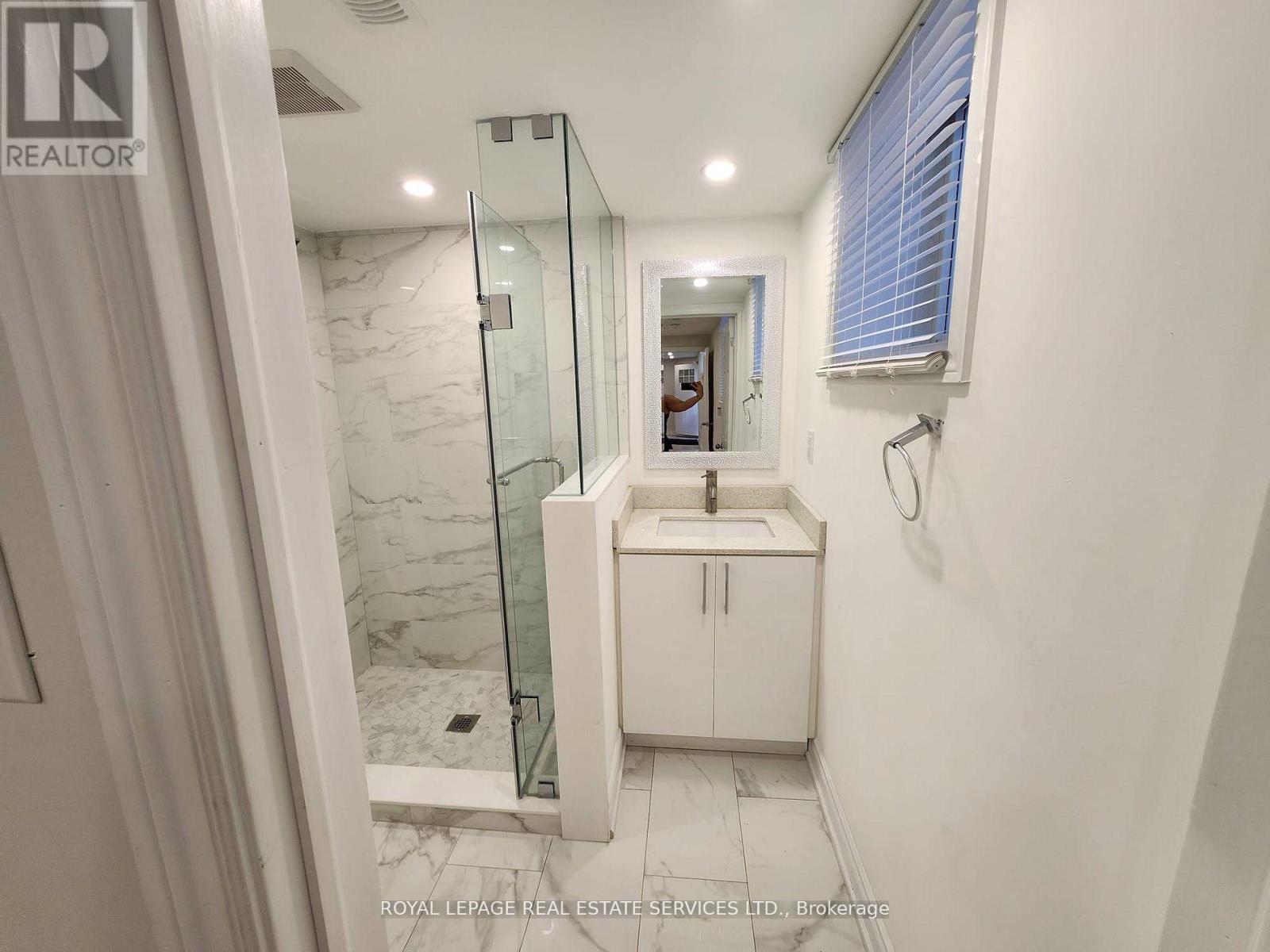 1447 Santa Rosa Court, Mississauga, ON - Indoor Photo Showing Bathroom
