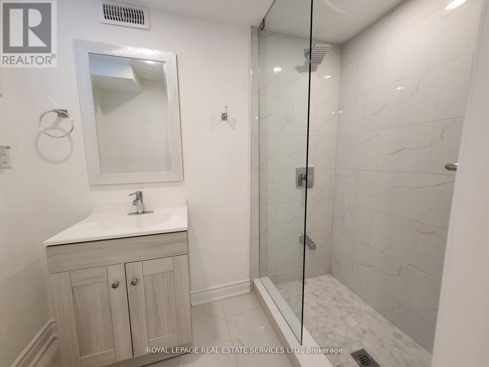 1447 Santa Rosa Court, Mississauga, ON - Indoor Photo Showing Bathroom