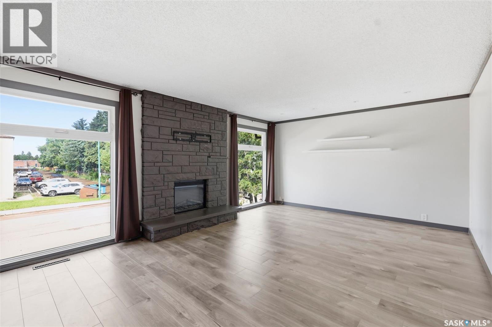 65 Rennie Place, Saskatoon, SK - Indoor Photo Showing Living Room With Fireplace