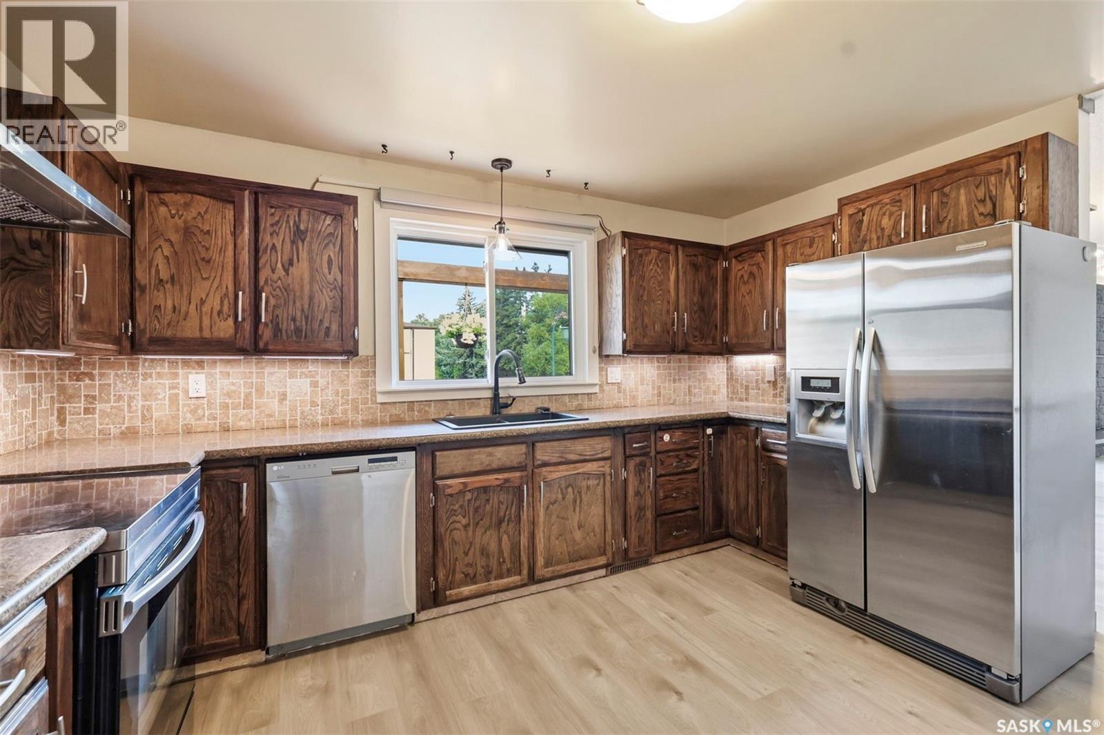 65 Rennie Place, Saskatoon, SK - Indoor Photo Showing Kitchen With Upgraded Kitchen