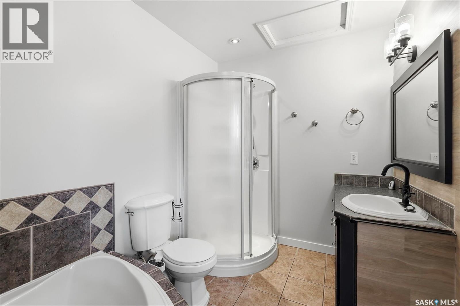 65 Rennie Place, Saskatoon, SK - Indoor Photo Showing Bathroom