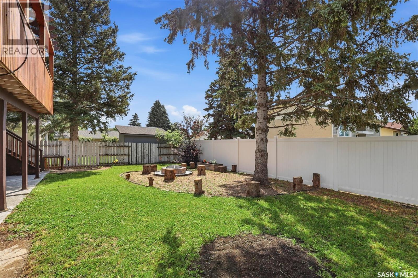 65 Rennie Place, Saskatoon, SK - Outdoor With Backyard