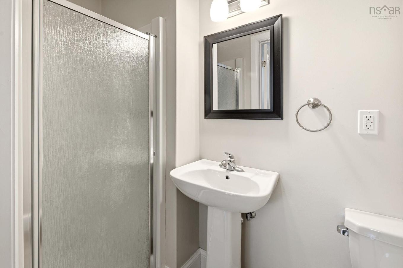 25 Four Mile Lane, Halifax, NS - Indoor Photo Showing Bathroom