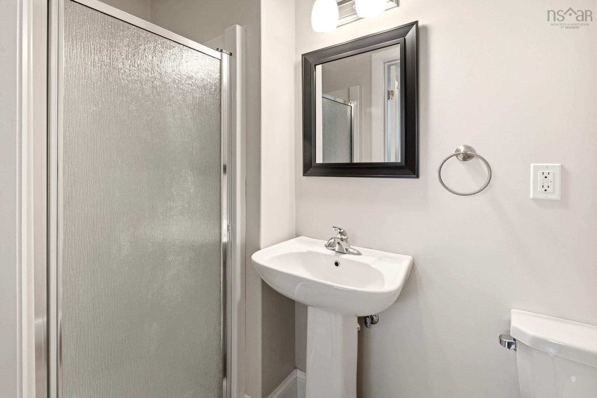 25 Four Mile Lane, Halifax, NS - Indoor Photo Showing Bathroom