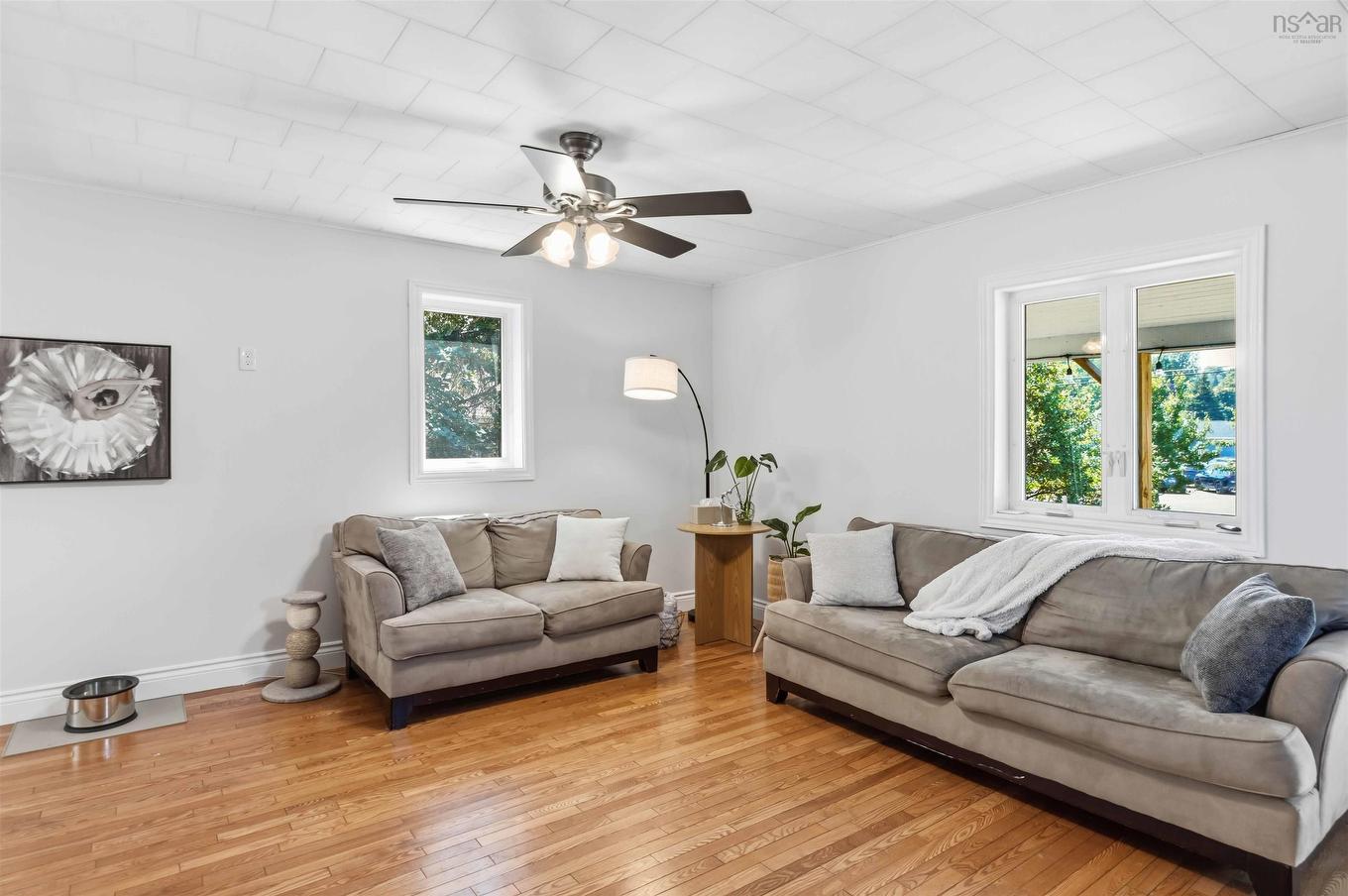311 Stannus Street, Windsor, NS - Indoor Photo Showing Living Room