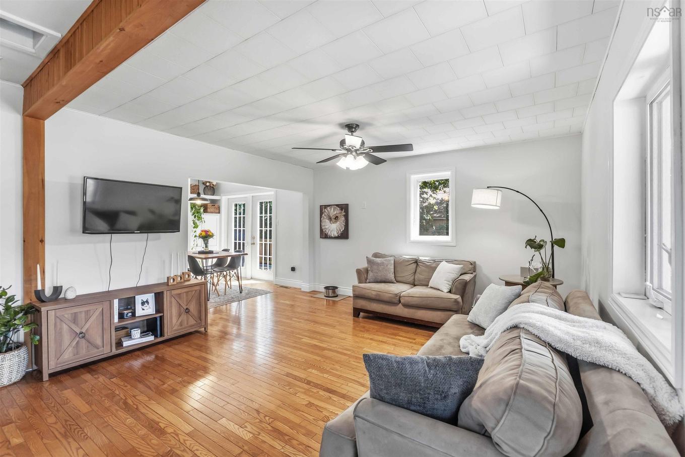 311 Stannus Street, Windsor, NS - Indoor Photo Showing Living Room