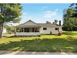 33 Union St Minto, NB E4B 2N3