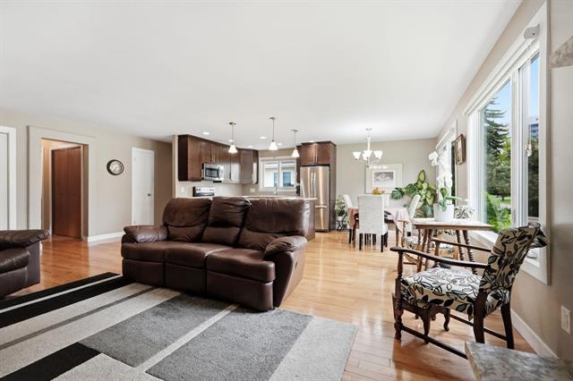 222 Stuart Ave, Winnipeg, MB - Indoor Photo Showing Living Room