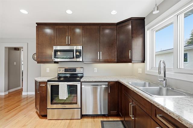 222 Stuart Ave, Winnipeg, MB - Indoor Photo Showing Kitchen With Stainless Steel Kitchen With Double Sink