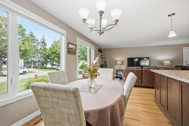 222 Stuart Ave, Winnipeg, MB - Indoor Photo Showing Dining Room