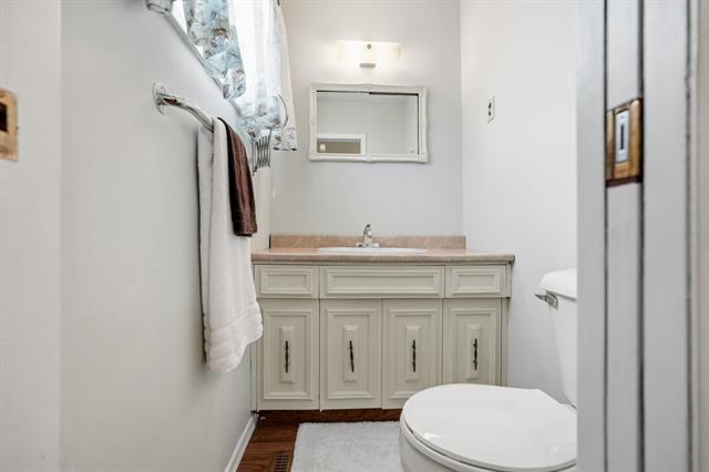 222 Stuart Ave, Winnipeg, MB - Indoor Photo Showing Bathroom