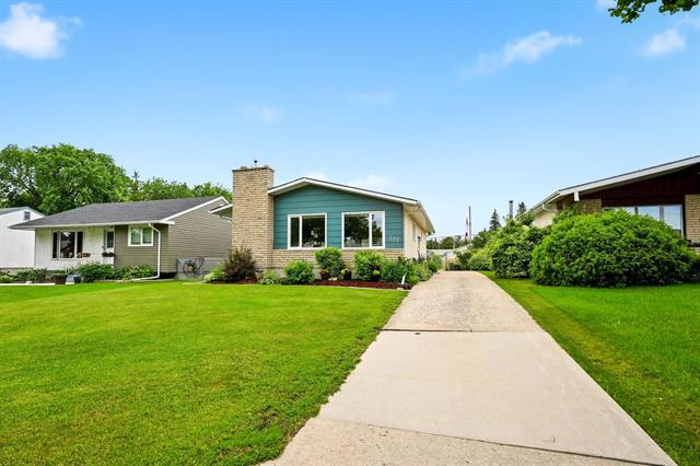 222 Stuart Ave, Winnipeg, MB - Outdoor With Facade