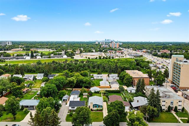 222 Stuart Ave, Winnipeg, MB - Outdoor With View