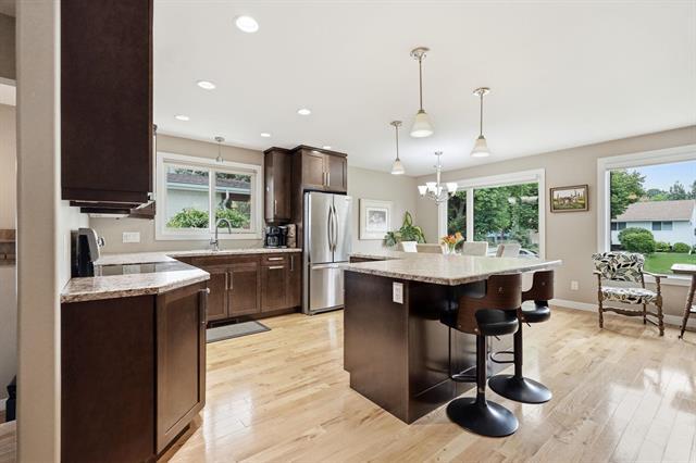 222 Stuart Ave, Winnipeg, MB - Indoor Photo Showing Kitchen With Stainless Steel Kitchen With Upgraded Kitchen