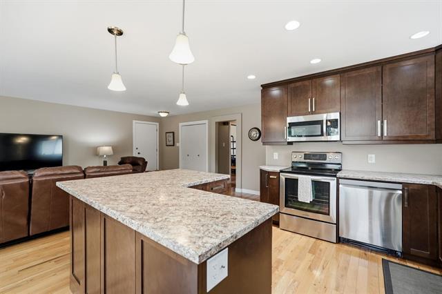222 Stuart Ave, Winnipeg, MB - Indoor Photo Showing Kitchen With Stainless Steel Kitchen