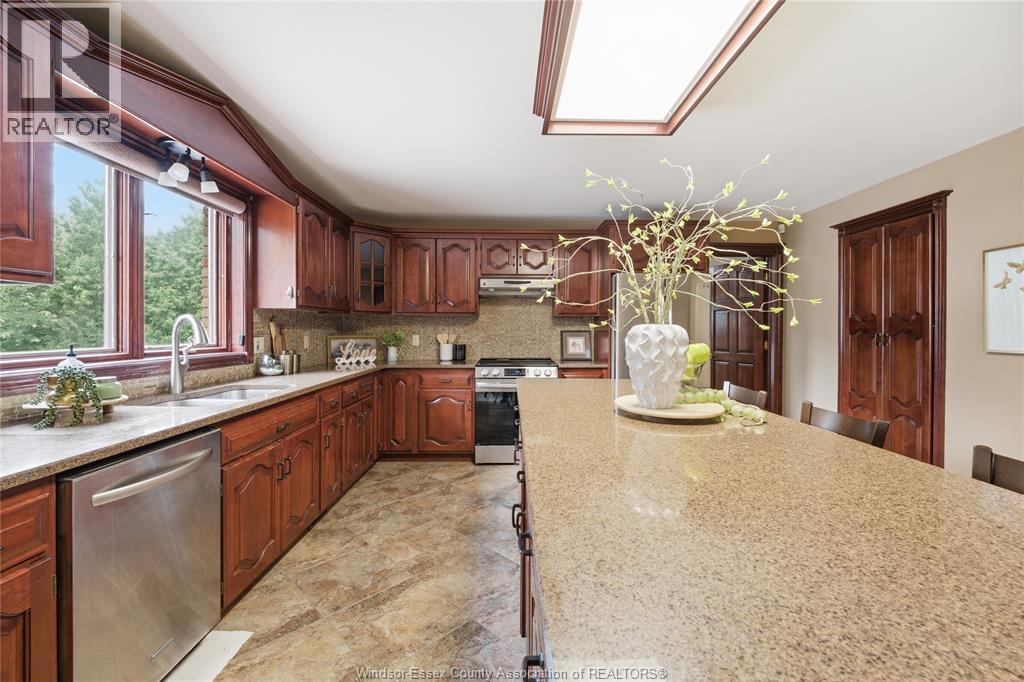 2073 Lesperance Road, Tecumseh, ON - Indoor Photo Showing Kitchen