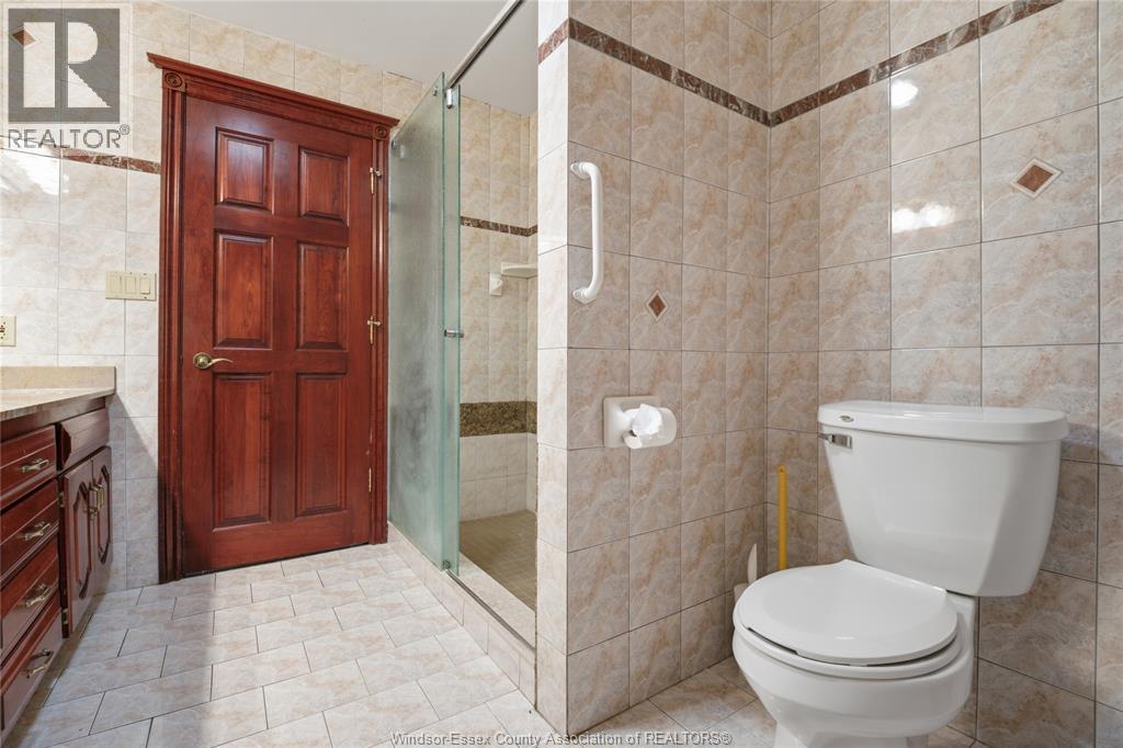 2073 Lesperance Road, Tecumseh, ON - Indoor Photo Showing Bathroom