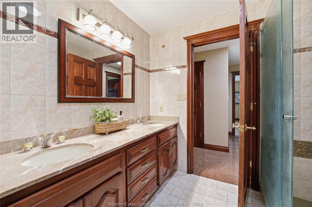 2073 Lesperance Road, Tecumseh, ON - Indoor Photo Showing Bathroom