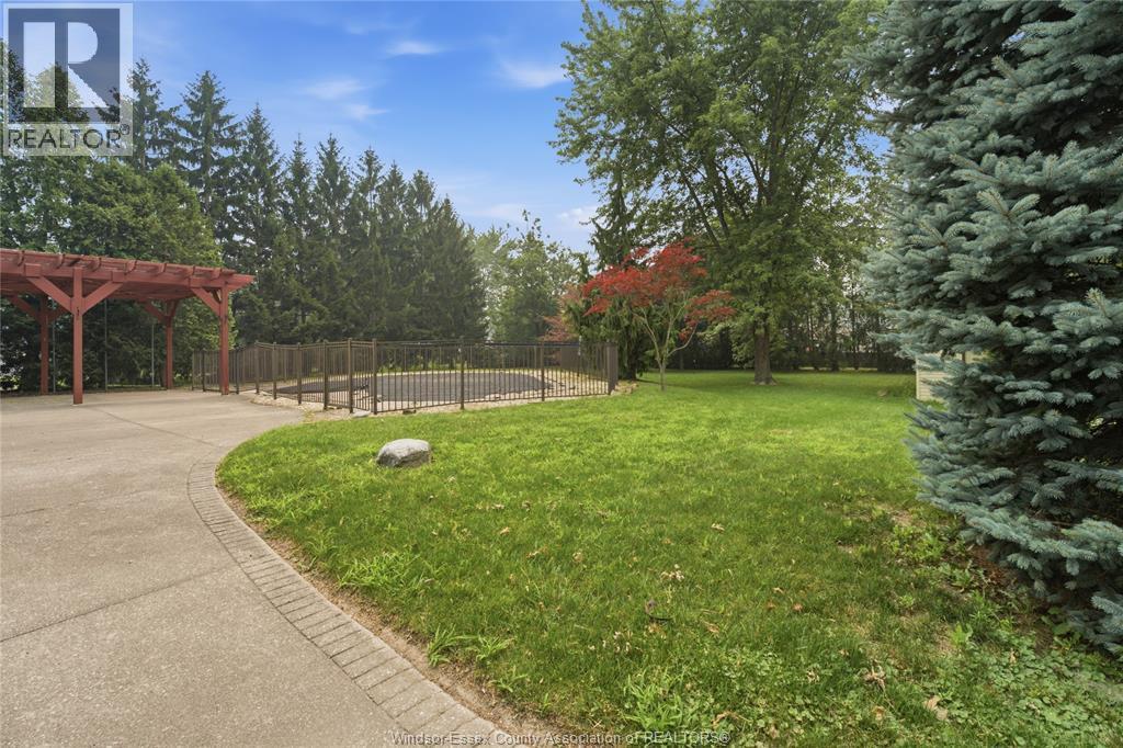 2073 Lesperance Road, Tecumseh, ON - Outdoor With Backyard