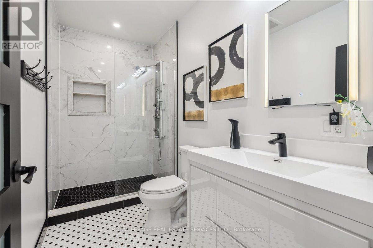 62 Windemere Road, Hamilton, ON - Indoor Photo Showing Bathroom