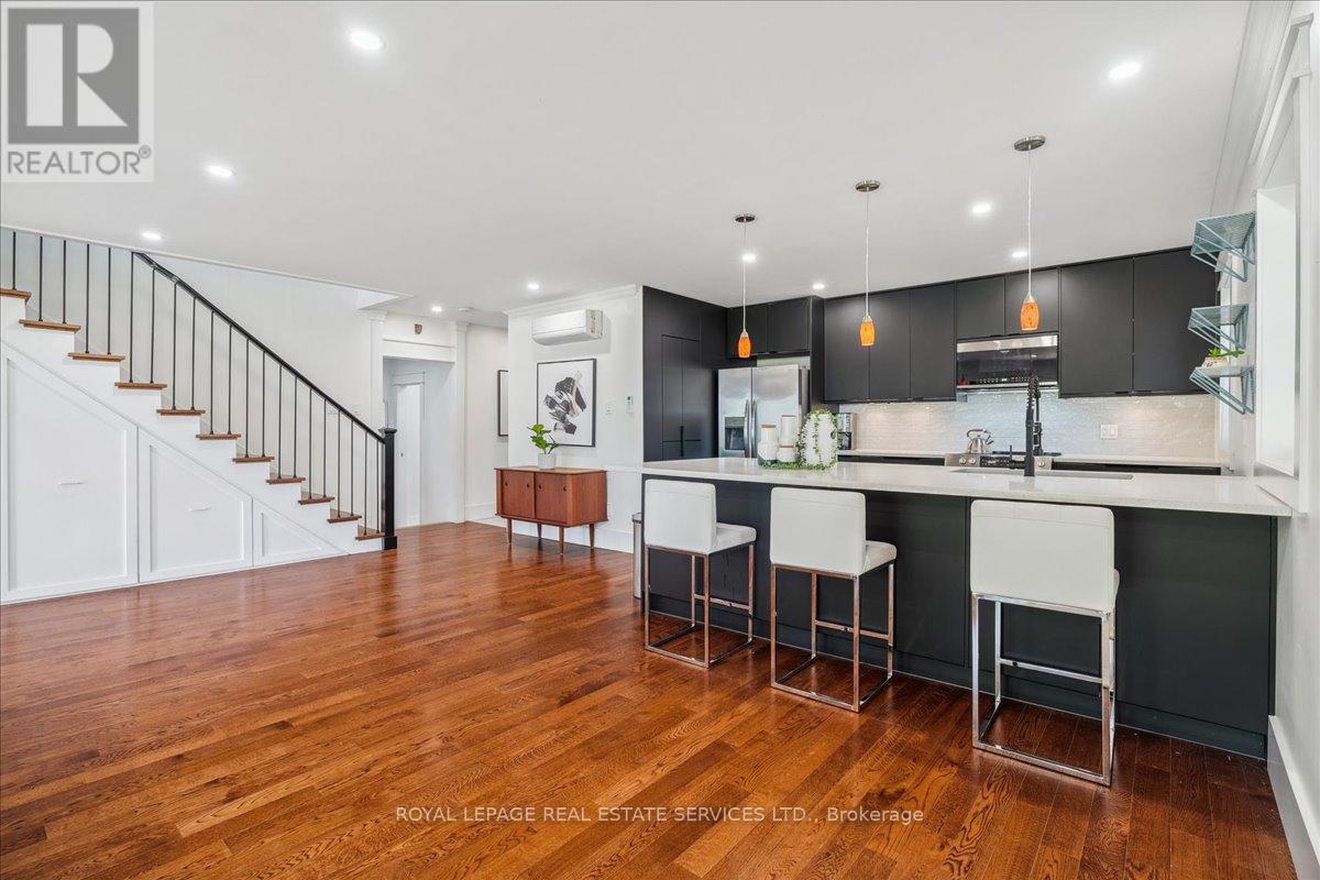 62 Windemere Road, Hamilton, ON - Indoor Photo Showing Kitchen With Upgraded Kitchen