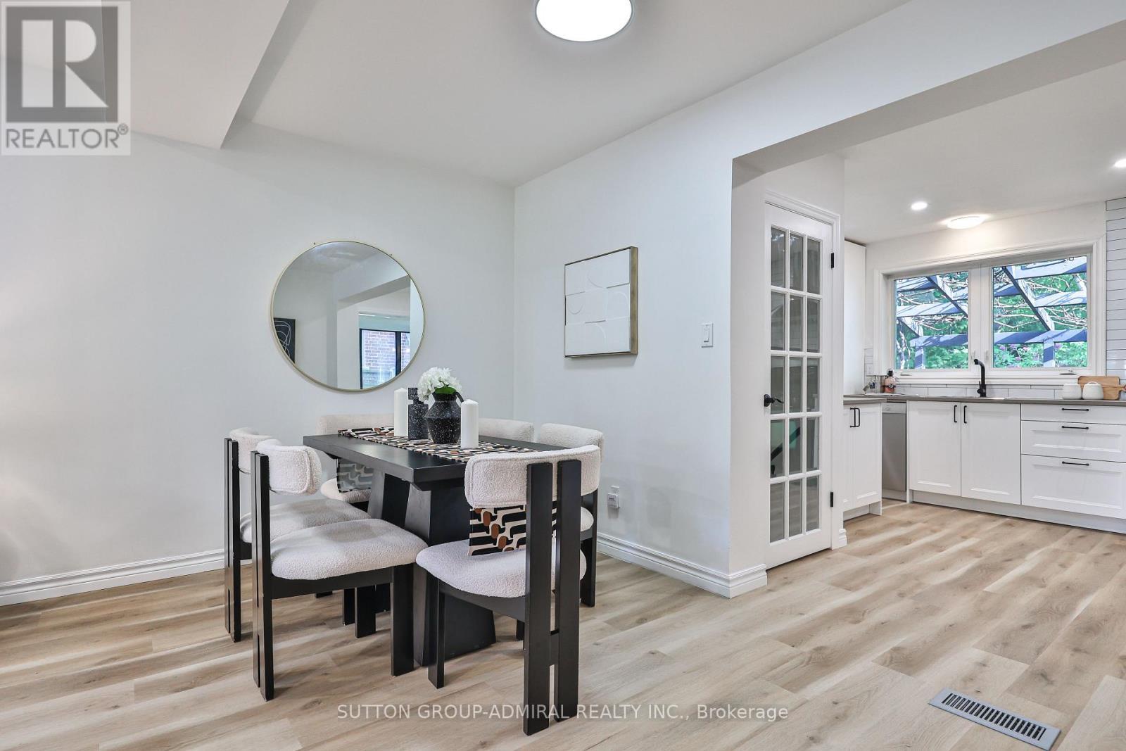 81 Yorkview Drive, Toronto, ON - Indoor Photo Showing Dining Room