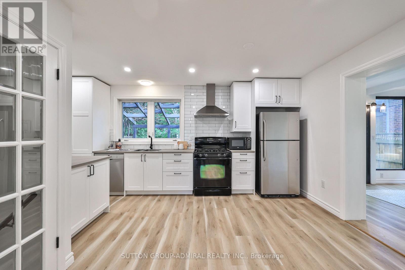 81 Yorkview Drive, Toronto, ON - Indoor Photo Showing Kitchen
