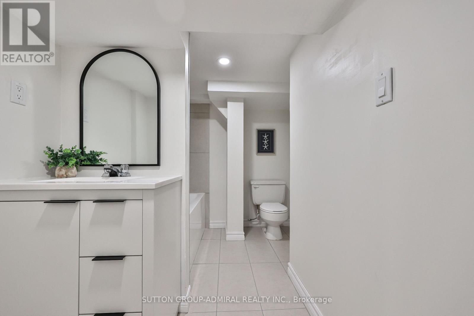 81 Yorkview Drive, Toronto, ON - Indoor Photo Showing Bathroom