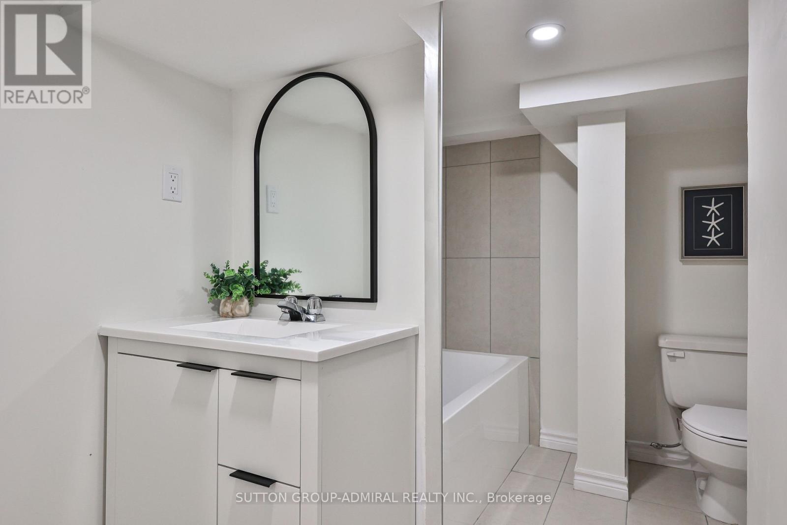 81 Yorkview Drive, Toronto, ON - Indoor Photo Showing Bathroom