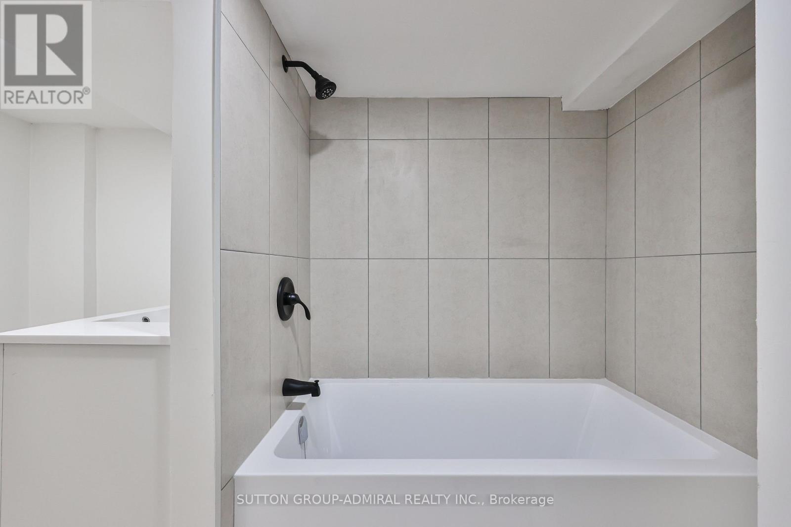 81 Yorkview Drive, Toronto, ON - Indoor Photo Showing Bathroom