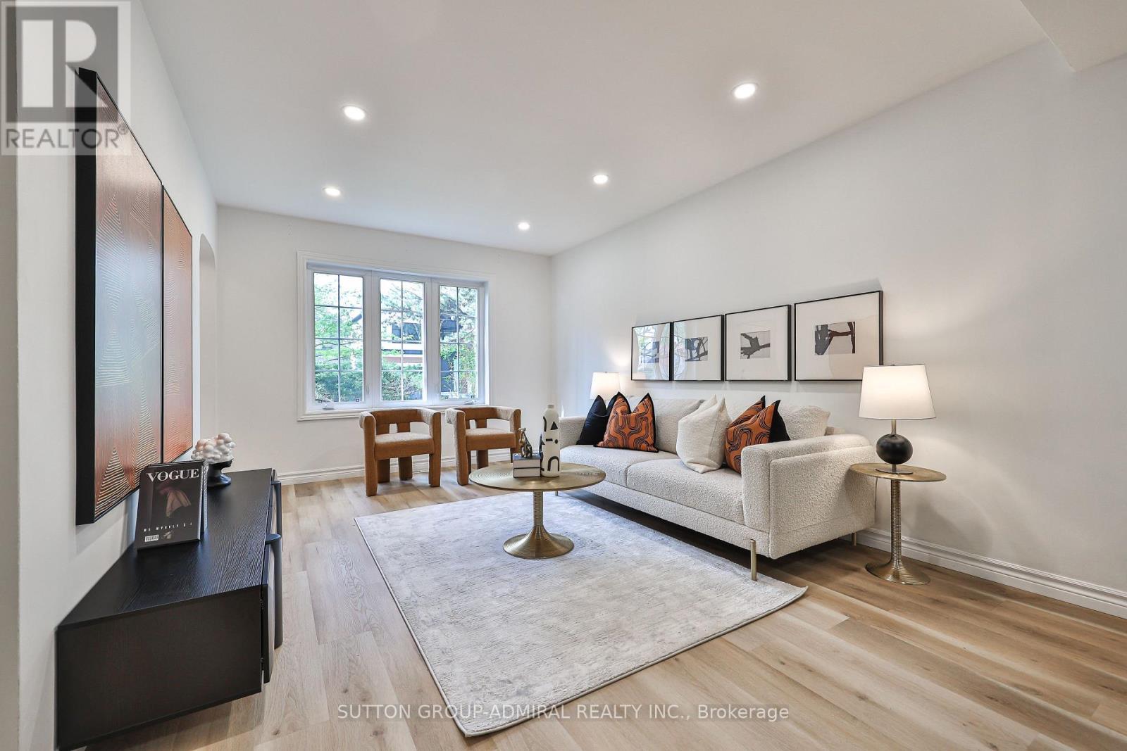 81 Yorkview Drive, Toronto, ON - Indoor Photo Showing Living Room