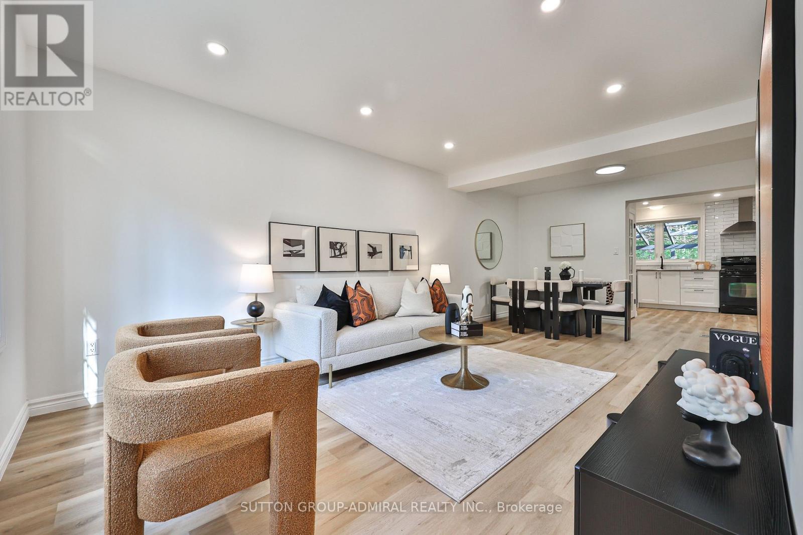 81 Yorkview Drive, Toronto, ON - Indoor Photo Showing Living Room