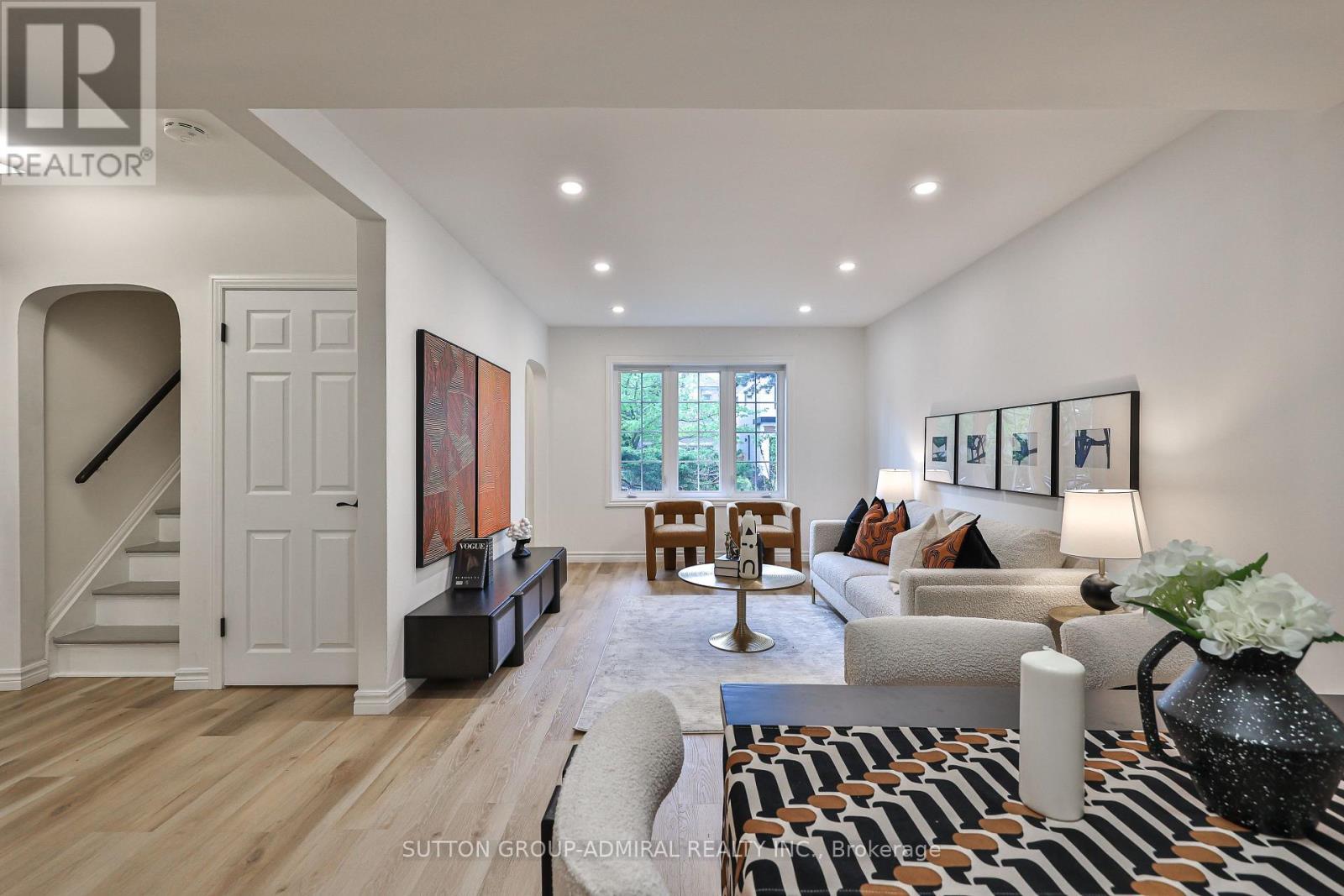 81 Yorkview Drive, Toronto, ON - Indoor Photo Showing Living Room
