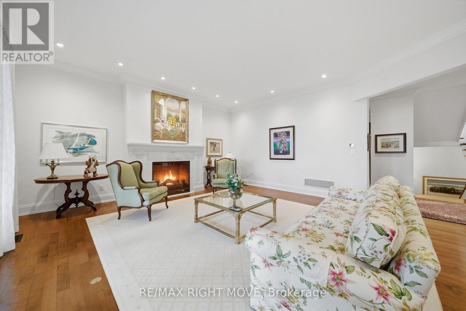 28 Maple Drive, Orillia, ON - Indoor Photo Showing Living Room With Fireplace