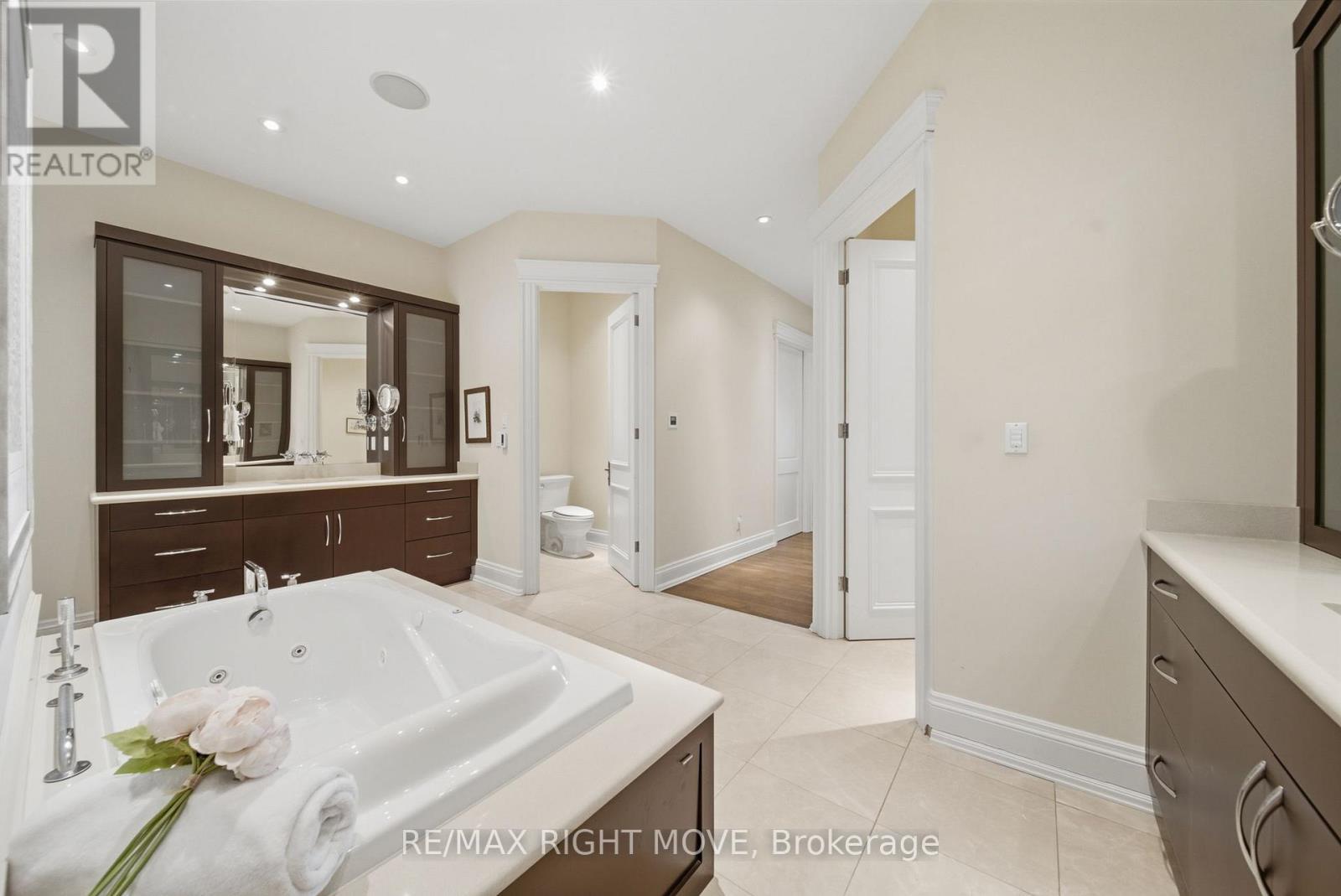 28 Maple Drive, Orillia, ON - Indoor Photo Showing Bathroom