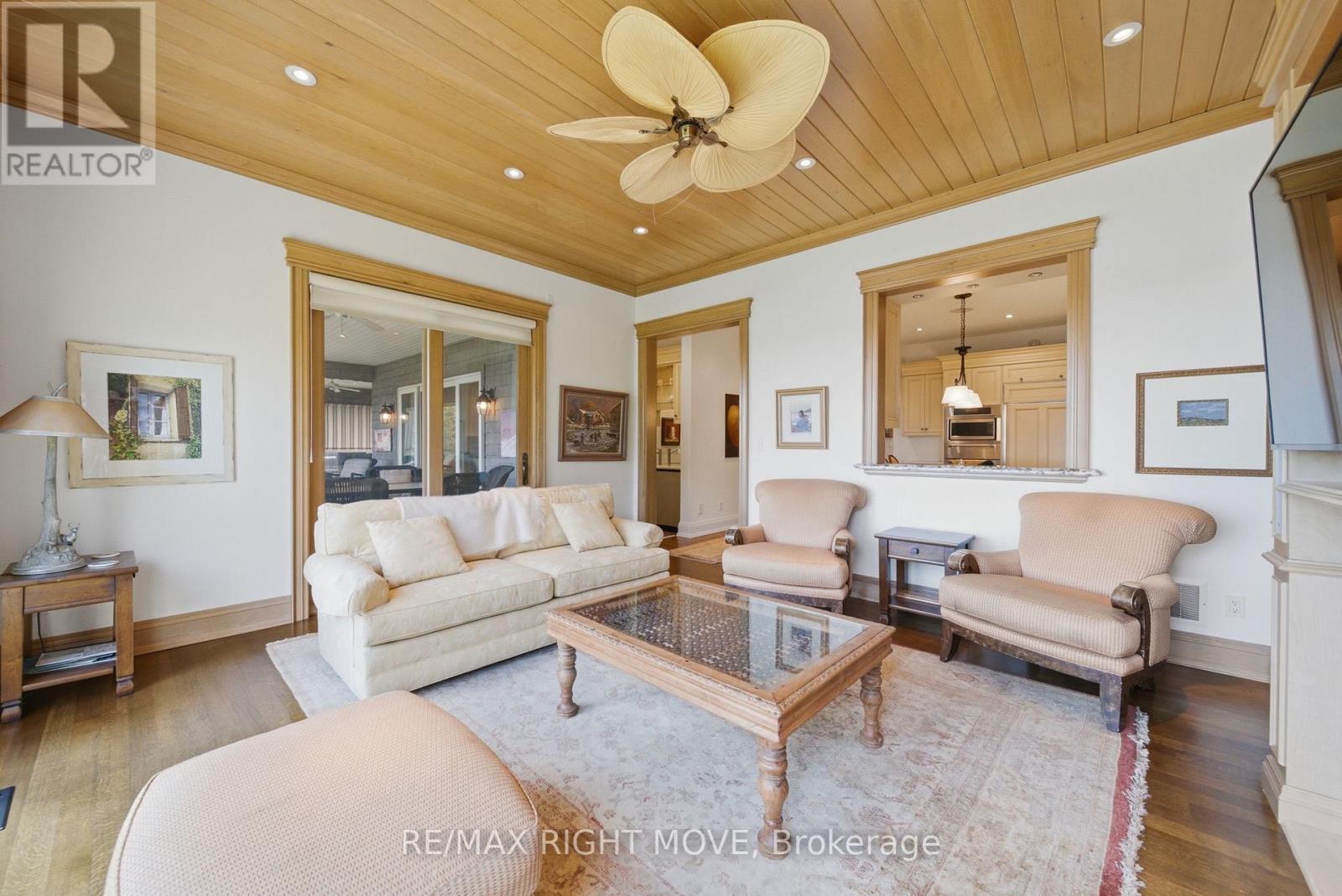 28 Maple Drive, Orillia, ON - Indoor Photo Showing Living Room