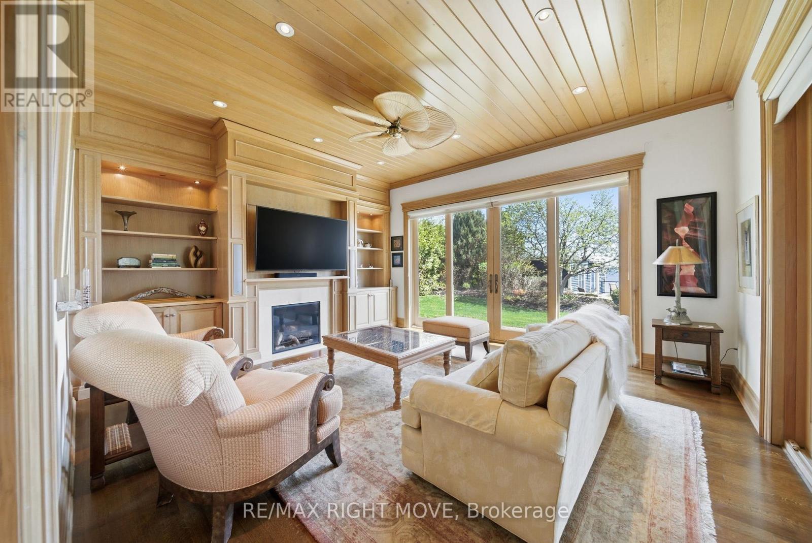 28 Maple Drive, Orillia, ON - Indoor Photo Showing Living Room With Fireplace