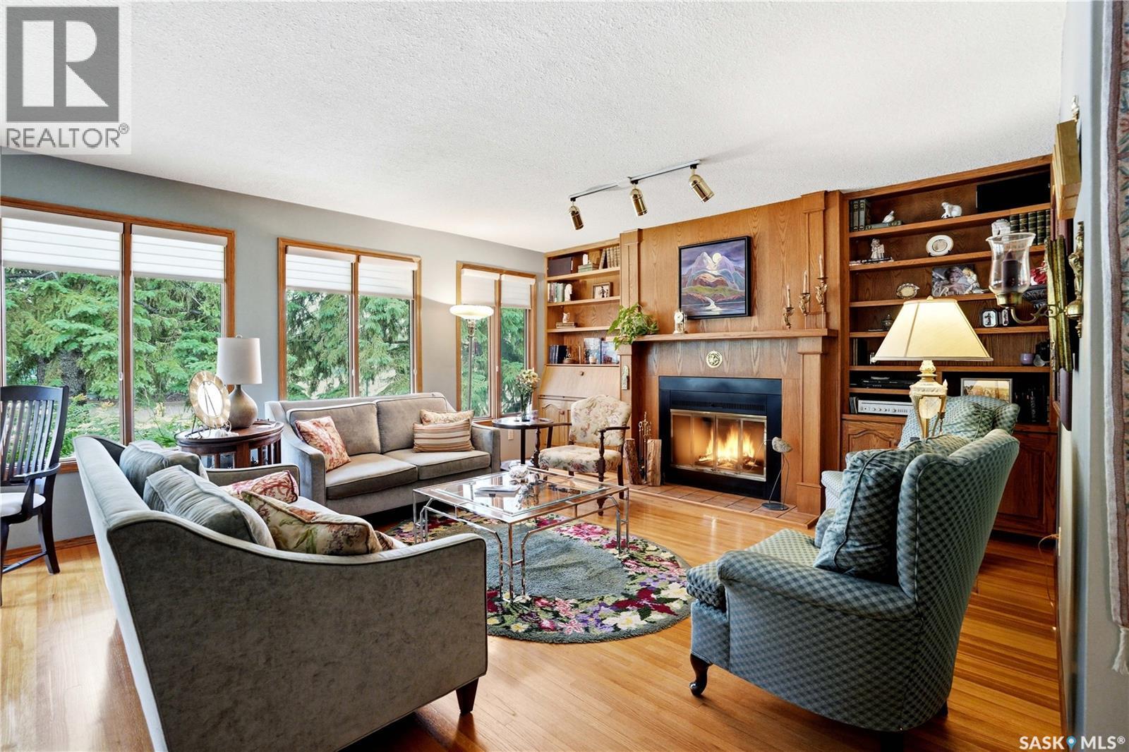 1601 Morgan Avenue, Saskatoon, SK - Indoor Photo Showing Living Room With Fireplace