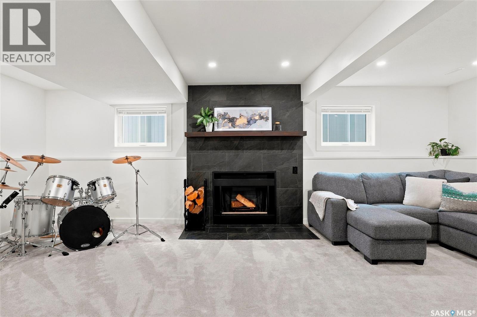 342 Haslam Crescent, Saskatoon, SK - Indoor Photo Showing Living Room With Fireplace