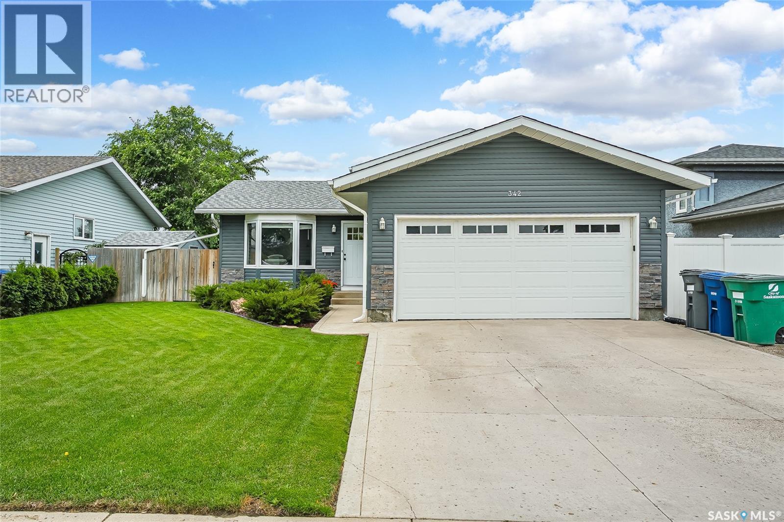 342 Haslam Crescent, Saskatoon, SK - Outdoor