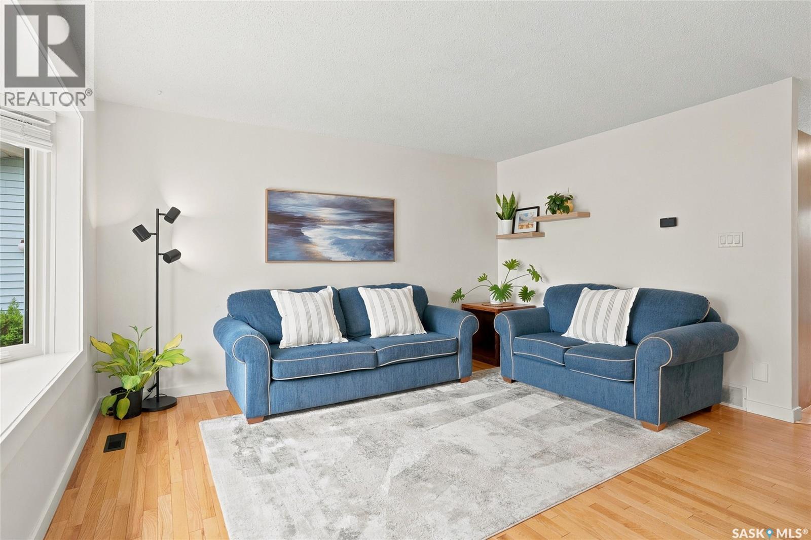 342 Haslam Crescent, Saskatoon, SK - Indoor Photo Showing Living Room