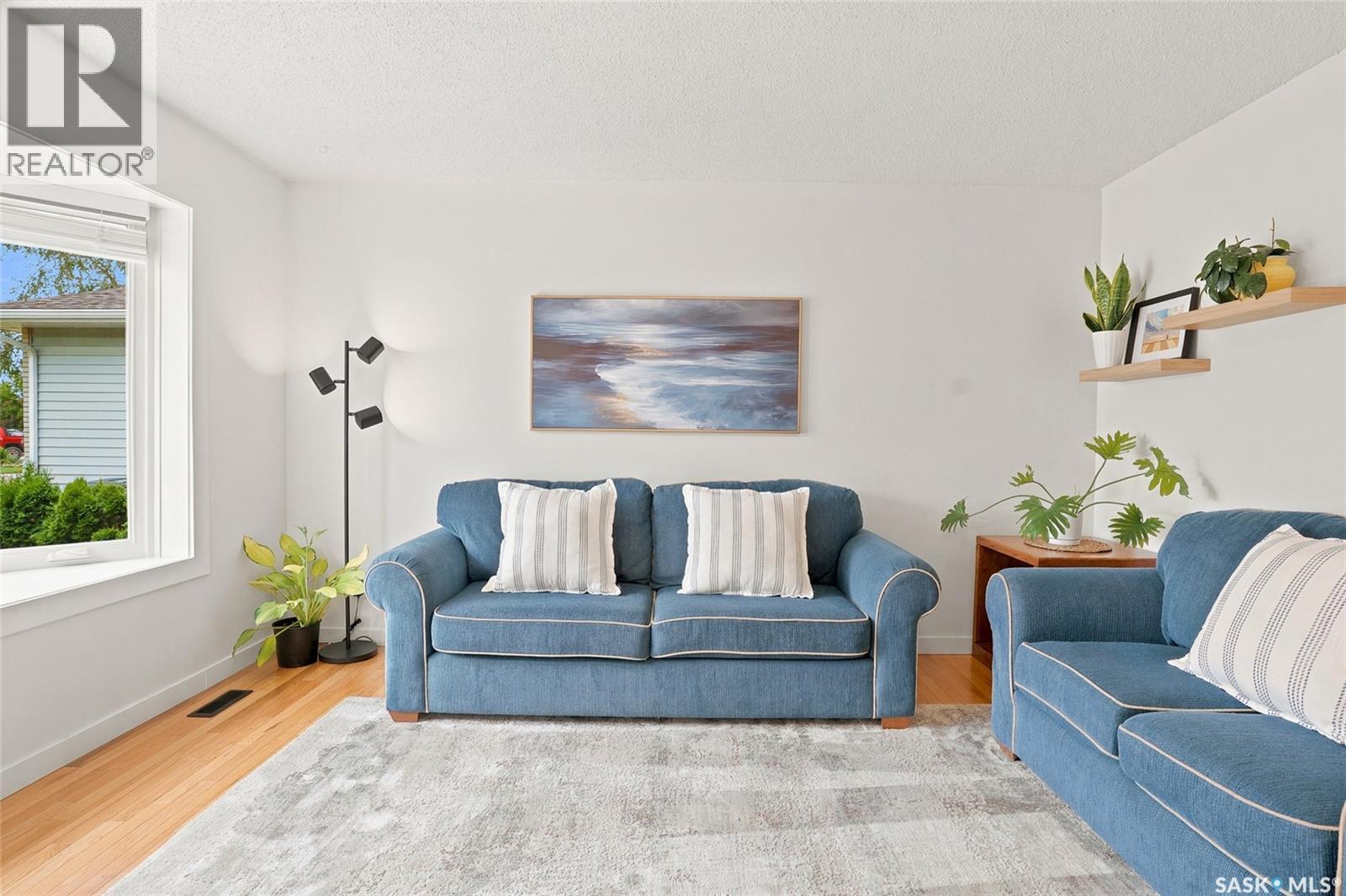 342 Haslam Crescent, Saskatoon, SK - Indoor Photo Showing Living Room