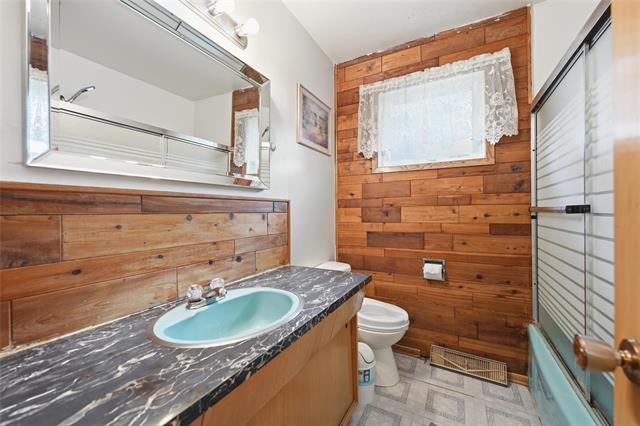 253 Hawthorne Ave, Winnipeg, MB - Indoor Photo Showing Bathroom